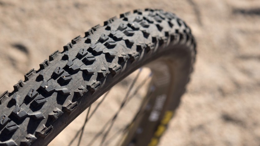 the ardent lacks confidence and bite when serving as a front tire.