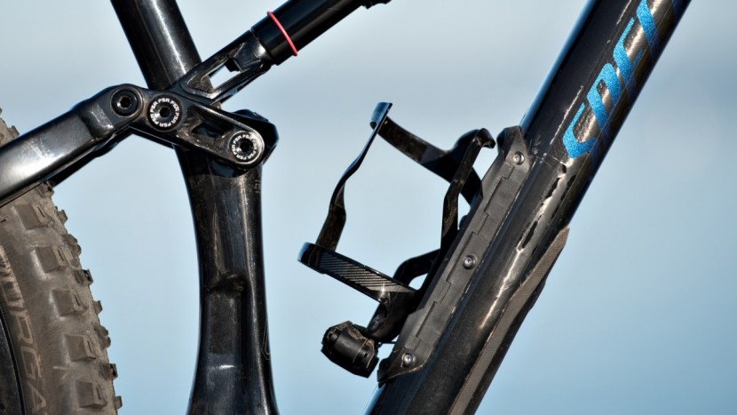 specialized stumpjumper fsr comp carbon 29 2018 - the swat compartment is practicality at its finest.