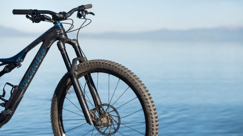 specialized stumpjumper fsr comp carbon 29 2018 - the stout rockshox revelation rc provides plenty of support but can...