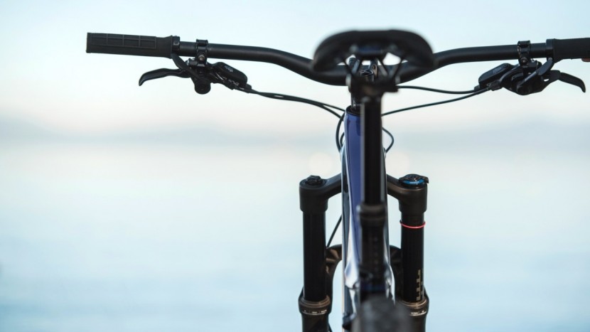 specialized stumpjumper fsr comp carbon 29 2018 - the bike sets up a comfortable cockpit at first glance.