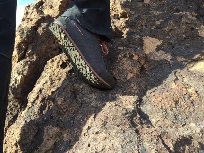 evolv cruzer psyche for women - exploring the boulders of bishop with the cruzer psyche.