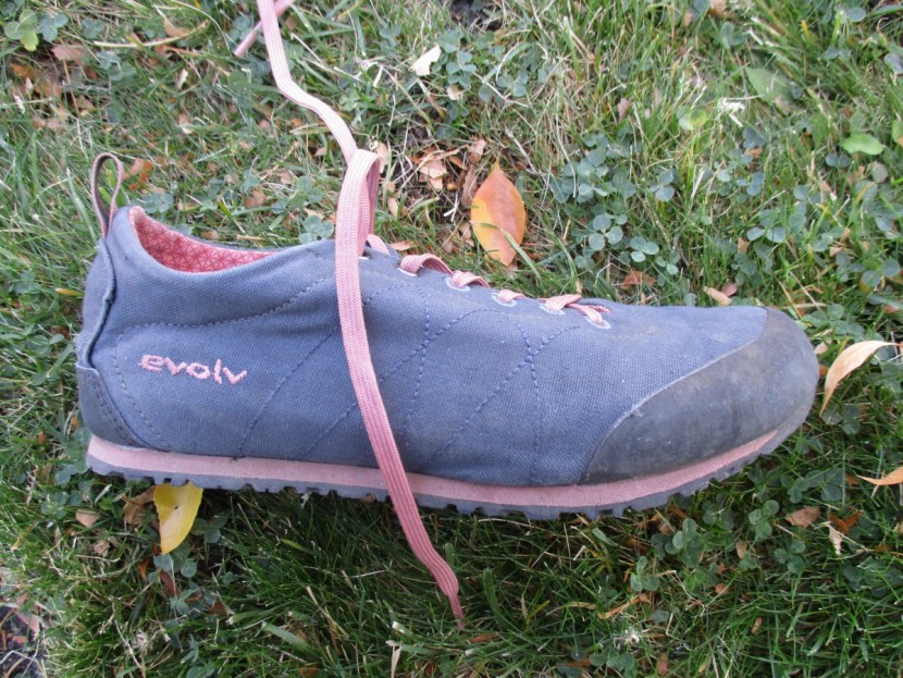 evolv cruzer psyche for women - the canvas material of the cruzer is less than supportive.