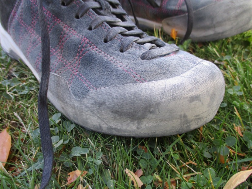 five ten guide tennie for women - checking out the leather upper and wrap-around rand of the guide...