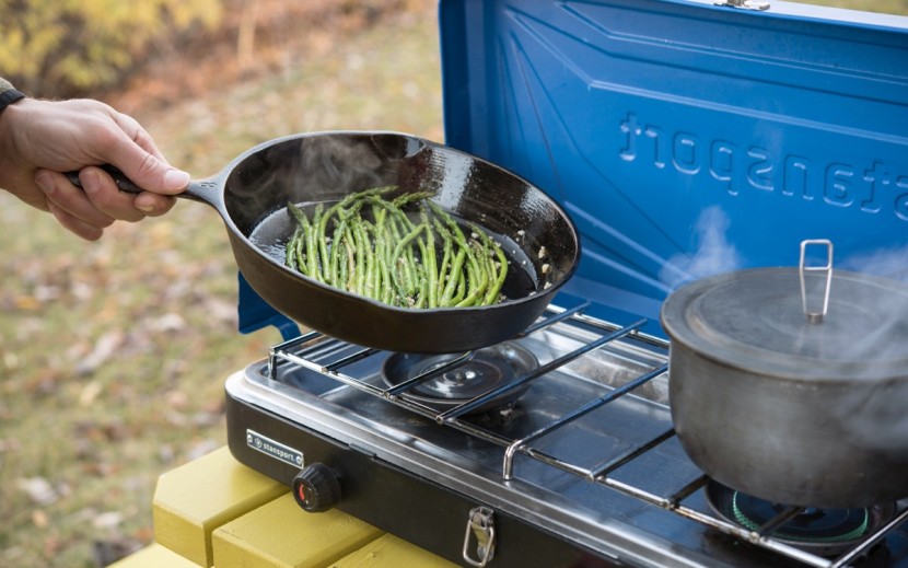 stansport outfitter series 2-burner - plenty of real-estate on this stovetop for full-size pans...