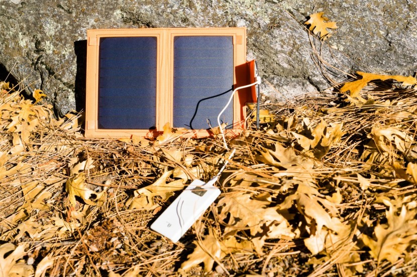 iclever boostcel 12w - here the iclever works to charge our external battery as we test its...