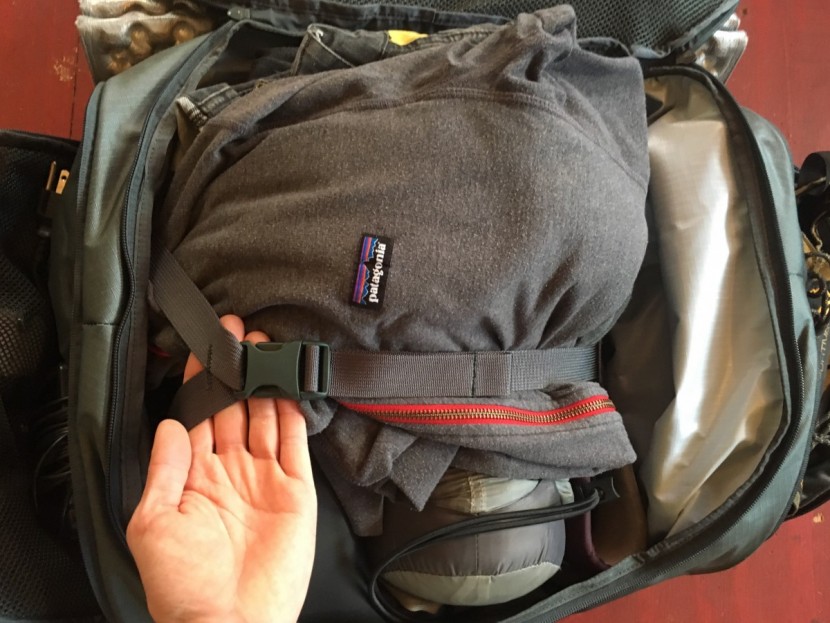 timbuk2 wander - very well designed compression strap, forked at either end, keeps...