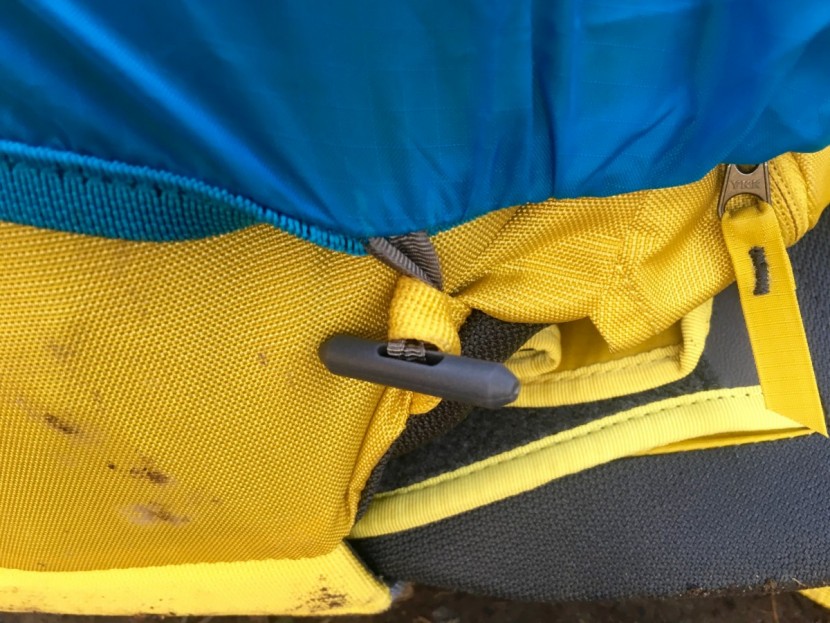 thule versant 70 - here we show the bomber and easy to attach pass through loop toggle...