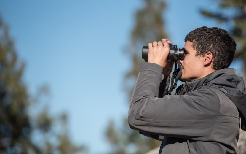 zeiss victory ht 10x42 - the victory ht's barrels are slightly narrower than the leica...