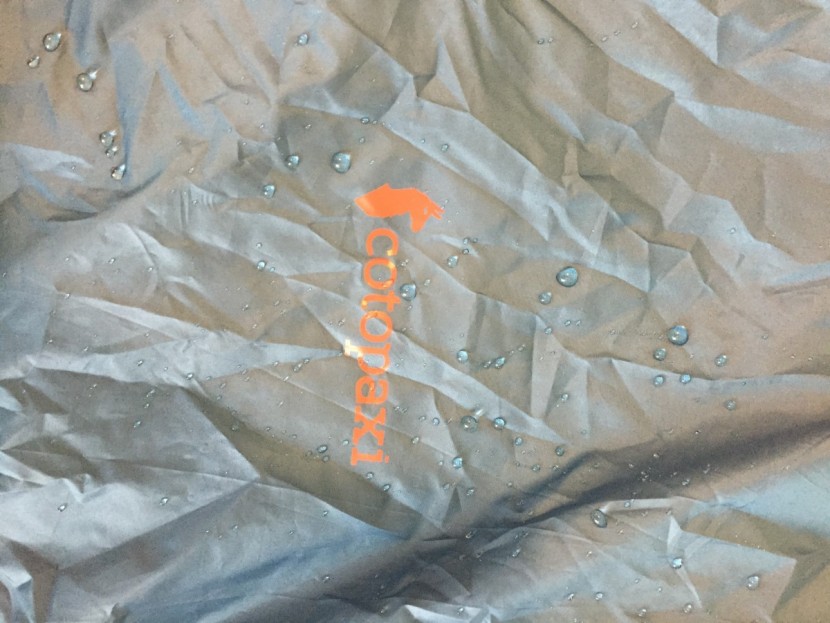 cotopaxi teca half-zip unisex - the cotopaxi's dwr finish helps it repel light precipitation.