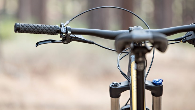 devinci kobain deore 2018 - the cable routing/tension can be a little funky on the fsa dropper...