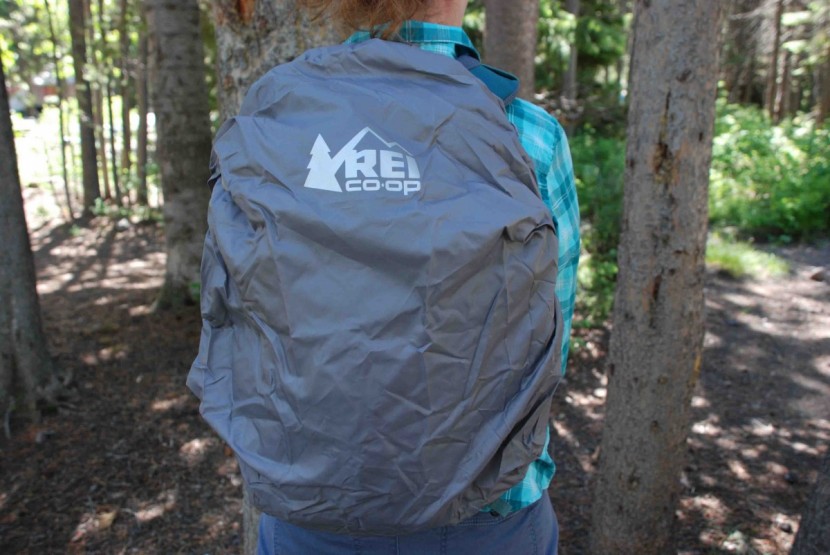 daypack womens - a rain cover is a great feature. it weighs next to nothing, so you...