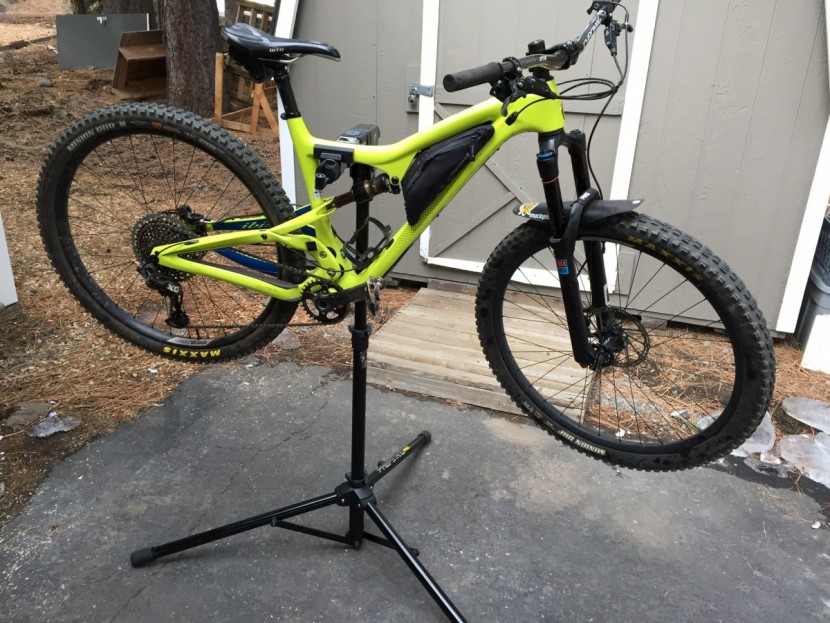 topeak prepstand pro - the prepstand pro's long tripod legs and rubber feet made it the...