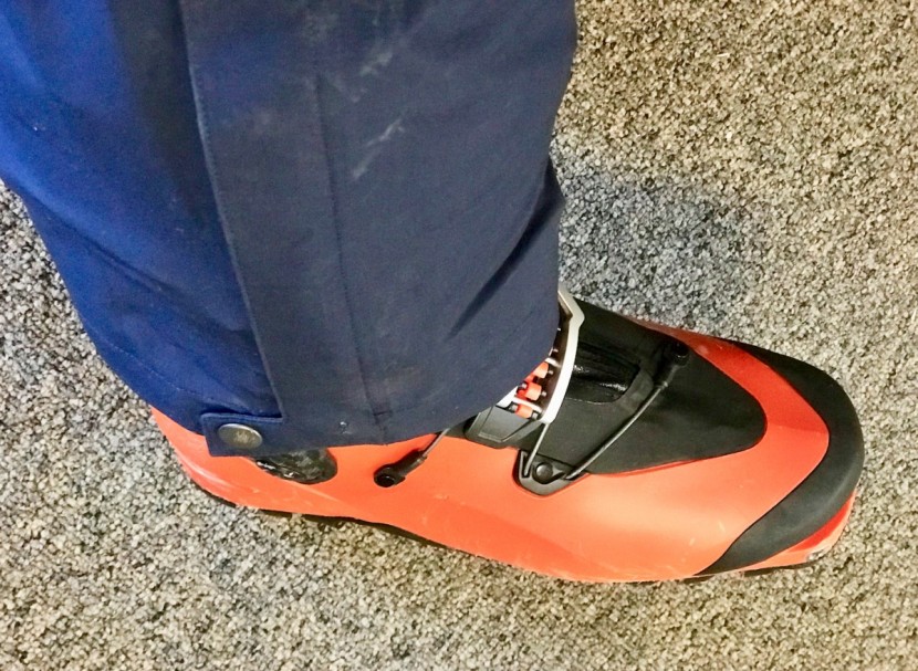 patagonia cloud ridge pants - the outside simple design of the cloud ridge pants. there is no...