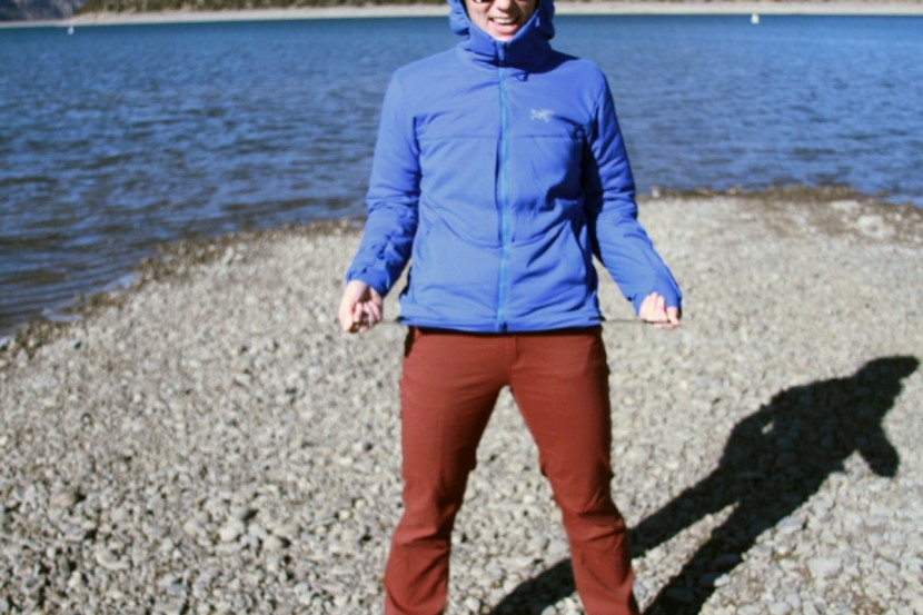 the double cinch cords around the hem do a great job locking in...