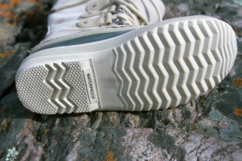 sorel joan of arctic - the outsole features a wave-like pattern and a wider outsole that...