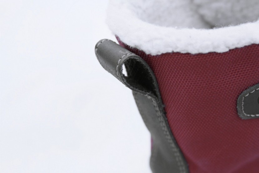 keen elsa - the 100-grams of insulation is warm to freezing temperatures.
