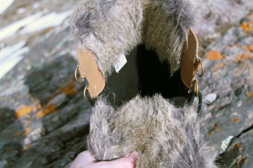 sorel tofino ii - this boot features a super cozy faux-fur collar and fleece-lined...