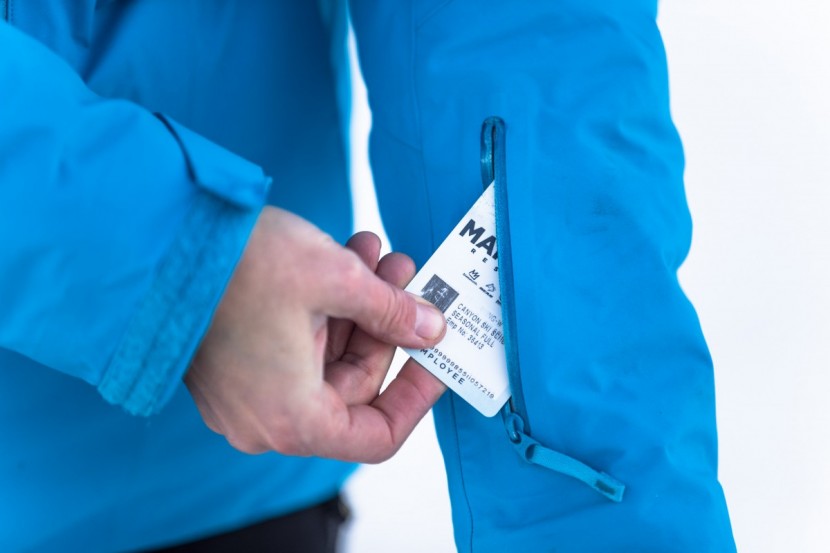 arc'teryx tiya - the handy pass pocket.