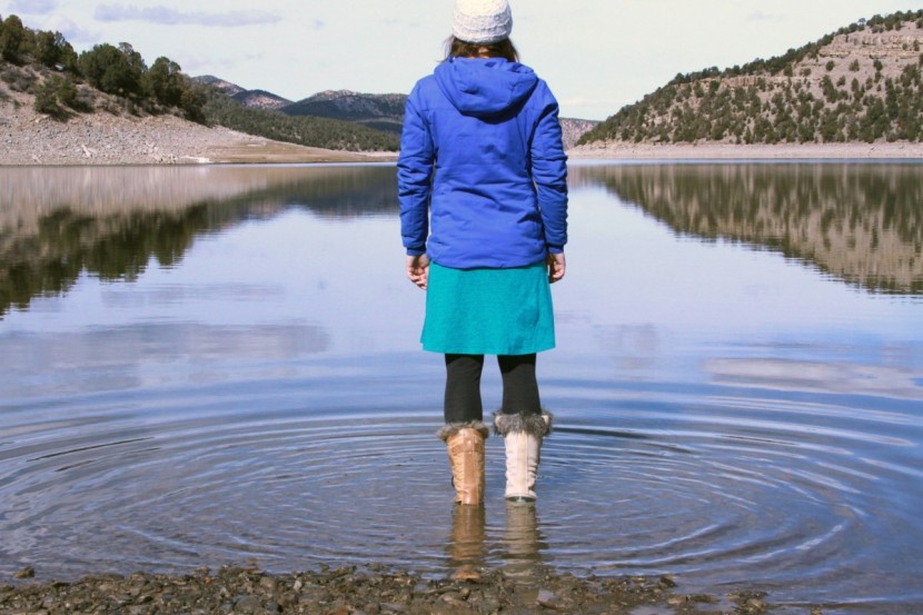 sorel tofino ii - comparing the water resistance of the sorel joan of arctic (right)...