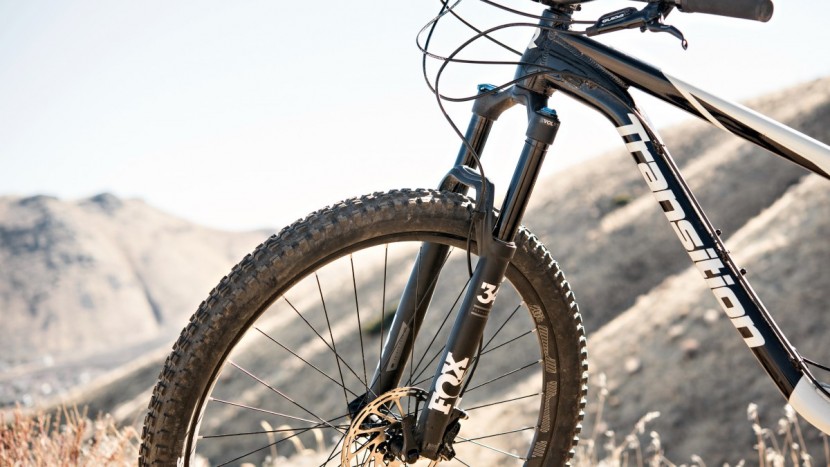 the fox 34 with the grip damper is smooth, but deep stroke support...