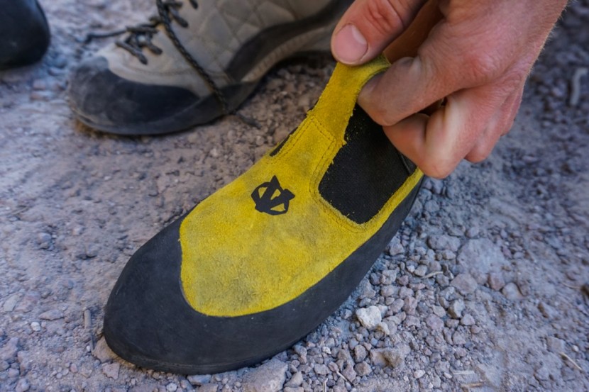 evolv addict - a robust leather pull tab makes these shoes easy to put on, even...