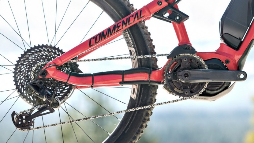commencal meta power race 650b+ 2018 - commencal spec'd shimano's ex-1 e-bike specific 8-speed drivetrain...