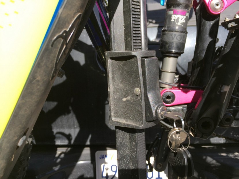 swagman chinook - the swagman chinook comes with locking clamps and a locking hitch pin.