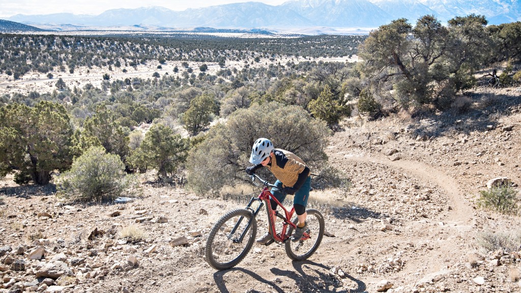 canyon spectral al 6.0 2018 - this bike offers balanced and capable climbing abilities.