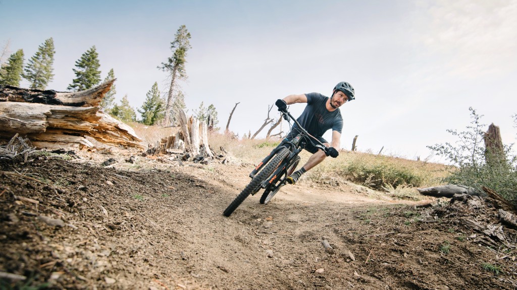 rocky mountain instinct alloy 50 2018 - the maxxis minion dhf 2.3 offers predictable cornering in a wide...