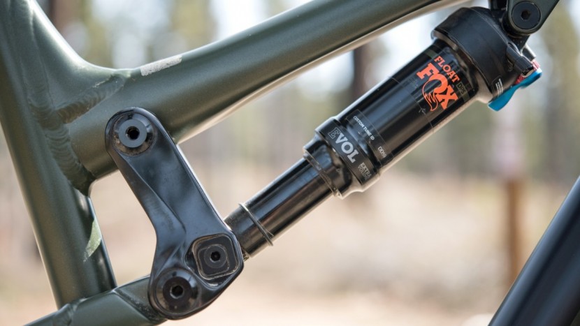 the ride 9 system. note two interlocking square chips on the lower...