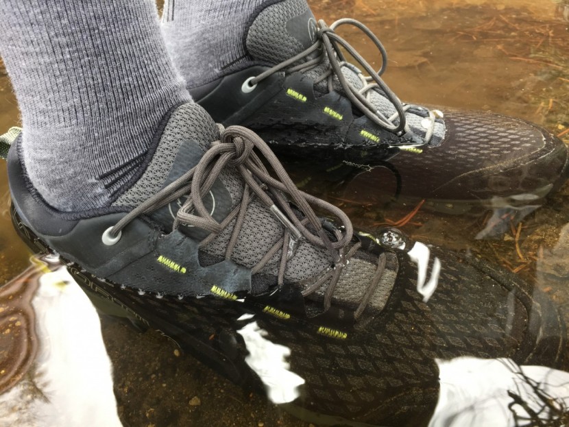 la sportiva spire gtx - even after 5 minutes of the submersion test we had no leakage issues.