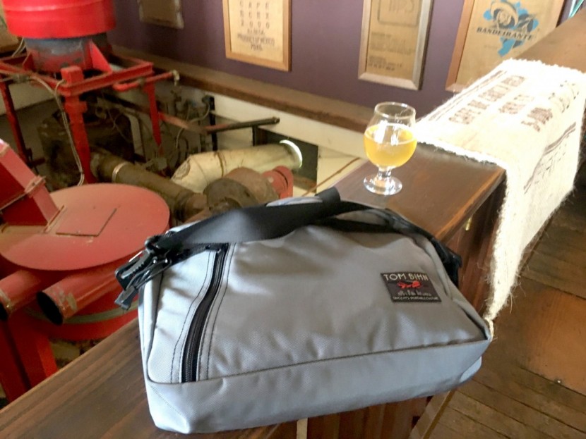 tom bihn daylight briefcase - the tom bihn daylight is great for an afternoon of errands, or an...