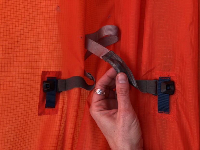 rei co-op flash air - straps let you secure your sleeping pad in the middle of the...