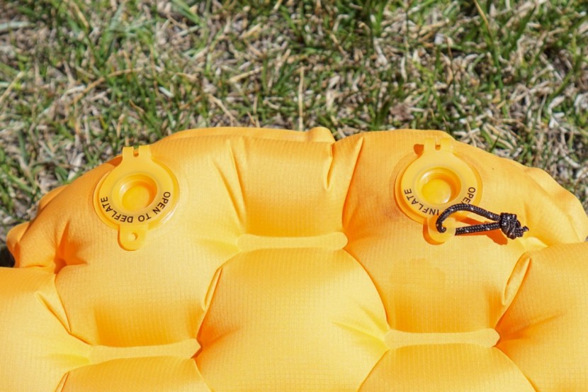 rei co-op flash all-season insulated air - this pad features two valves: a one-way valve for inflation, and a...