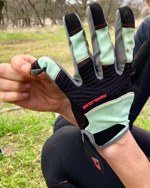 mountain bike gloves - pearl izumi summit glove offers hearty construction with excessive...