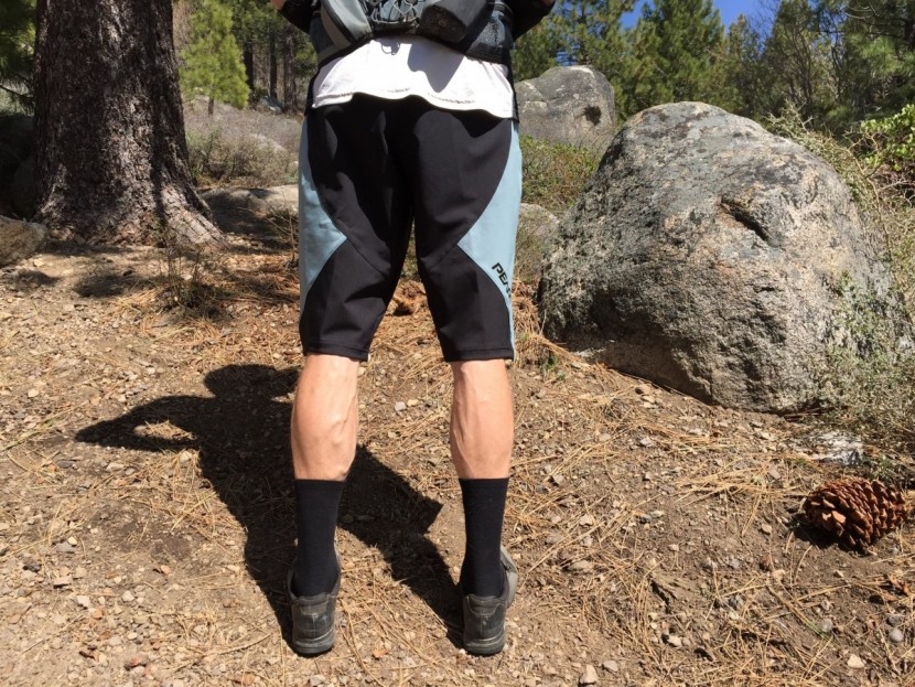 pearl izumi elevate - the long cut of the elevate shorts hangs down below the knee in the...