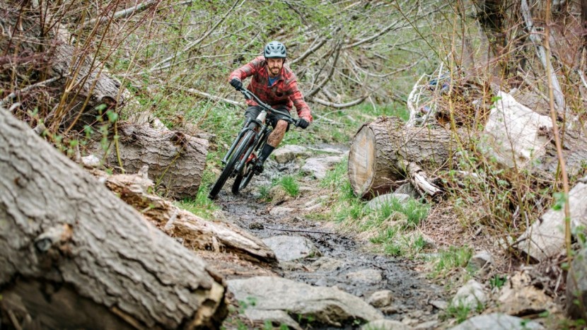 enduro mountain bike - high-speed cornering is predictable. low-speed cornering can be a...