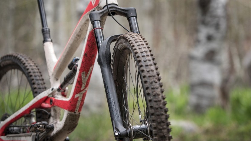 the rockshox lyrik fork provides a stable and supportive front end.