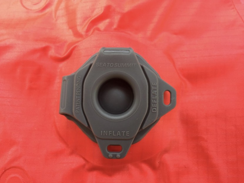 sea to summit comfort plus insulated short - the comfort plus insulated's double valve: open the top and it is a...