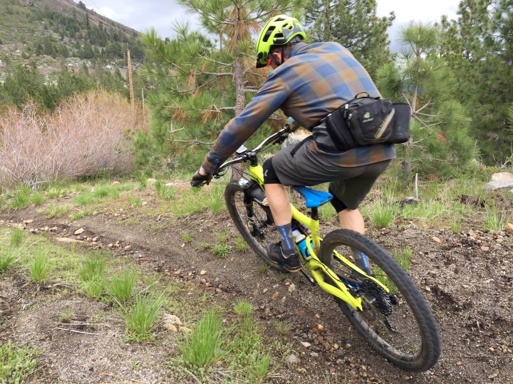 race face aeffect - the aeffect is better suited to riding downhill, with a snag free...