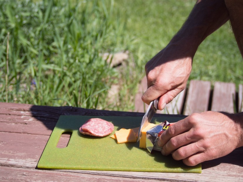 crkt jettison - the thick blade works, but a thinner blade is preferred for food...