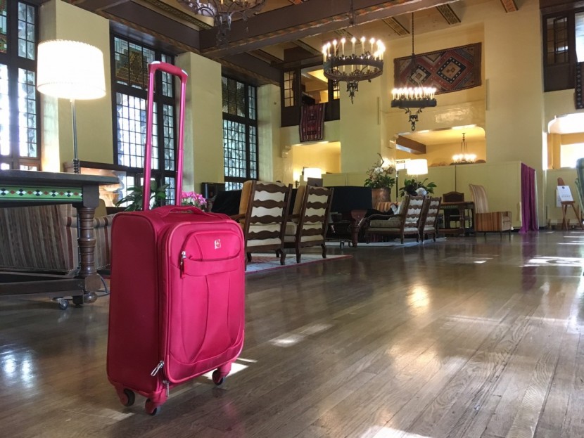 swissgear 7208 expandable liteweight spinner - the 7208 spinner is affordable and highly functional.