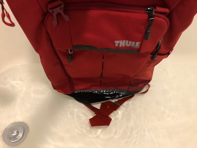 thule paramount 24l - a look at the thule enduring our water tests. the rubberized bottom...
