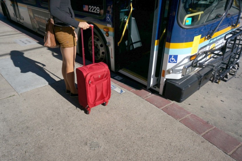 swissgear 7208 expandable liteweight spinner - with four 360-degree spinning wheels, this bag is great at...