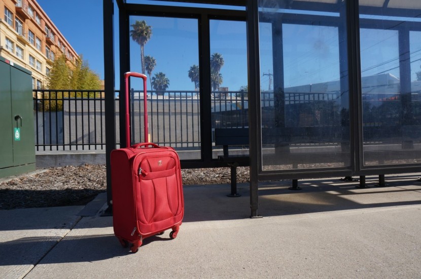 swissgear 7208 expandable liteweight spinner - this swissgear bag won't break the bank if you're traveling on a...