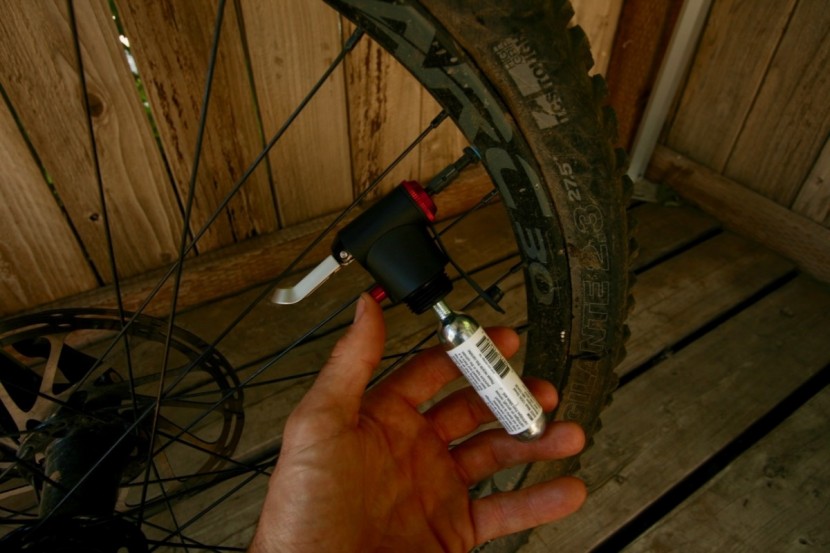 blackburn mammoth co2'fer mini - cartridges are a little lazy. they're definitely wasteful. they're...