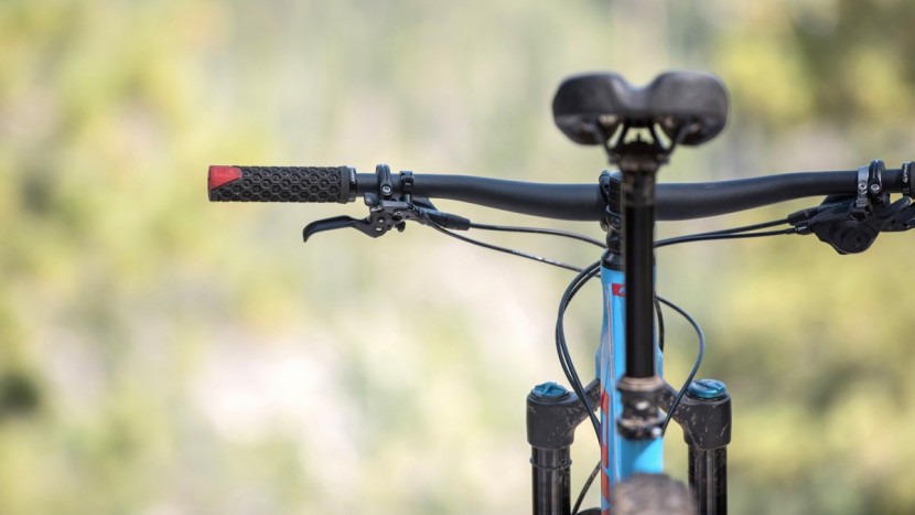 the fox transfer dropper post has a nice lever feel.