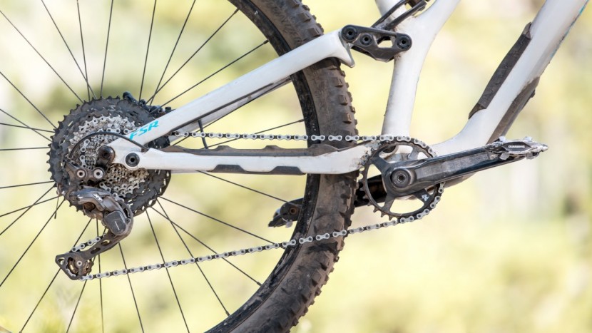 the shimano xt 1x11 drivetrain features a 46-tooth climbing ring...