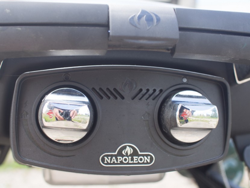 napoleon travelq 285 - the dual burners are controlled by matching knobs, with lighting and...