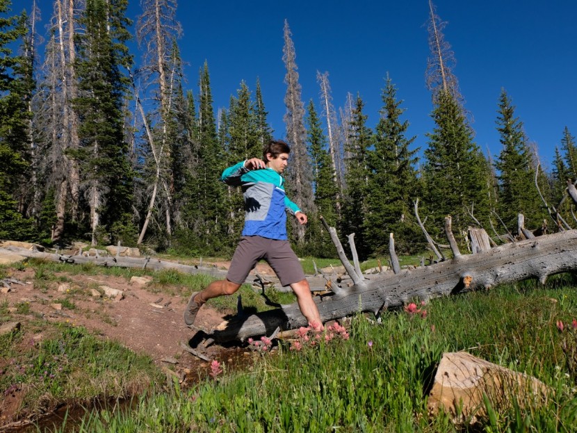 the north face crew run wind anorak - the thick, durable fabric of the anorak proved to be restrictive...